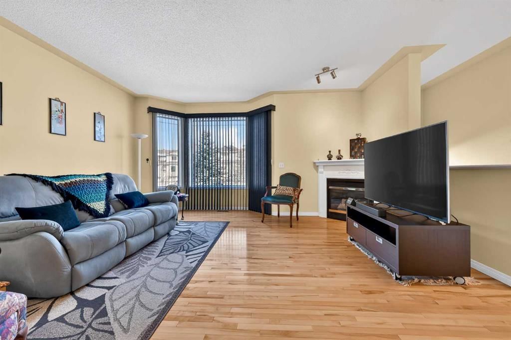 71 Country Hills Gardens NW, Calgary — photo 3 of 34
