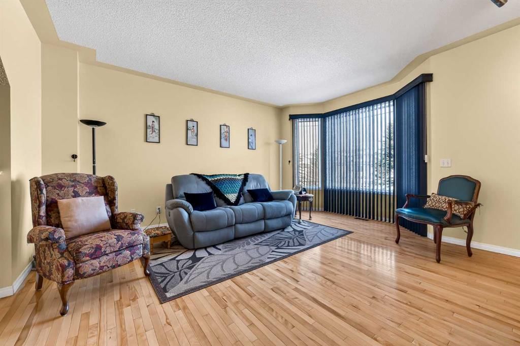 71 Country Hills Gardens NW, Calgary — photo 4 of 34