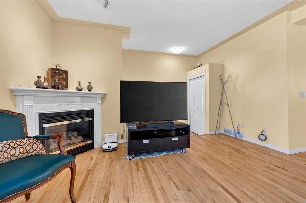 71 Country Hills Gardens NW, Calgary — photo 5 of 34