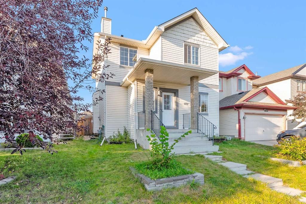 175 Evansmeade Common NW, Calgary — photo 2 of 38