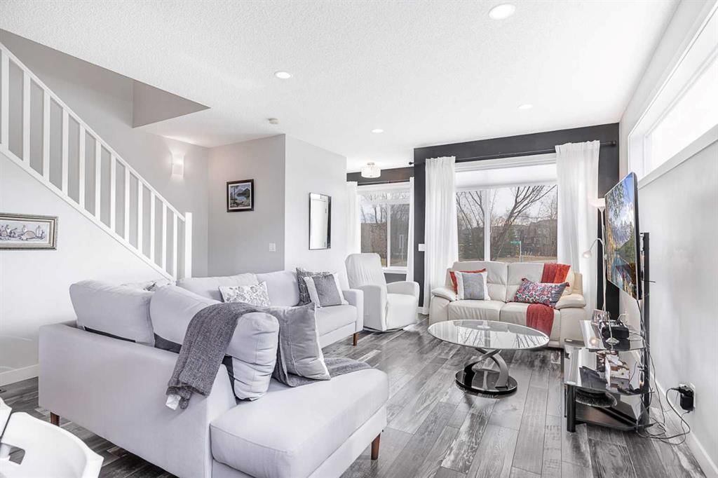 134 Walgrove Drive SE, Calgary — photo 2 of 21