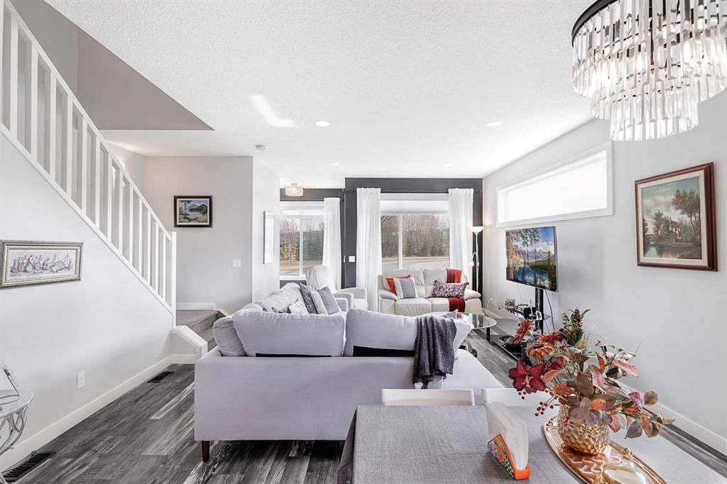 134 Walgrove Drive SE, Calgary — photo 4 of 21