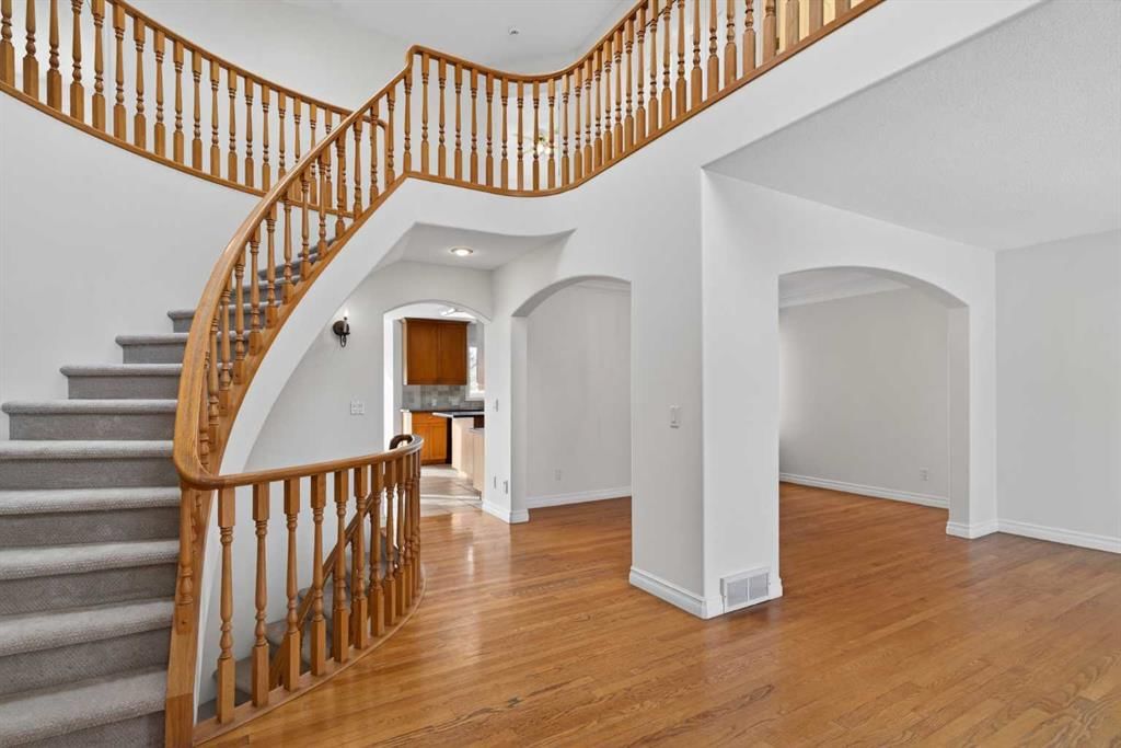 255 Hamptons Terrace NW, Calgary — photo 3 of 50