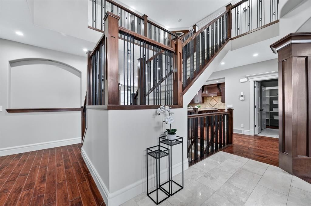 52 Wentworth Crescent SW, Calgary — photo 4 of 50