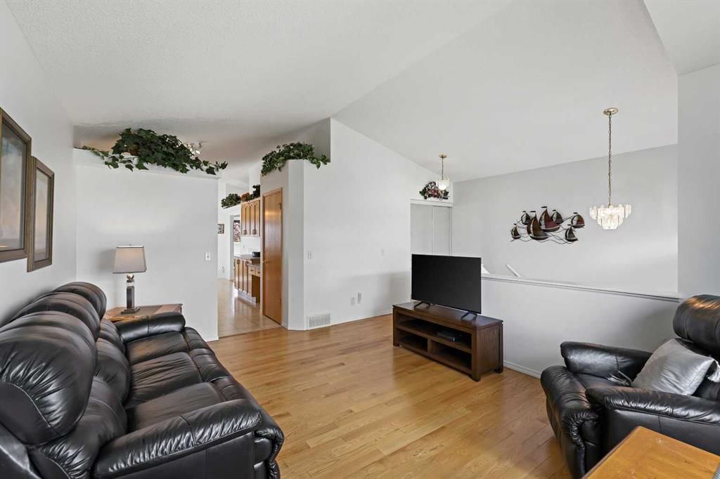 272 Saddlemead Road NE, Calgary — photo 5 of 33