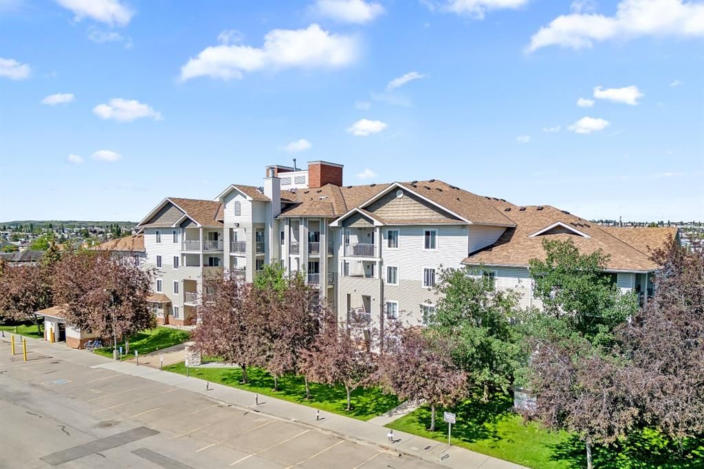 2205, 16 Country Village Bay NE, Calgary — photo 2 of 25
