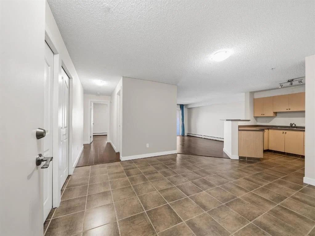 203, 4000 Citadel Meadow Point NW, Calgary — photo 2 of 26