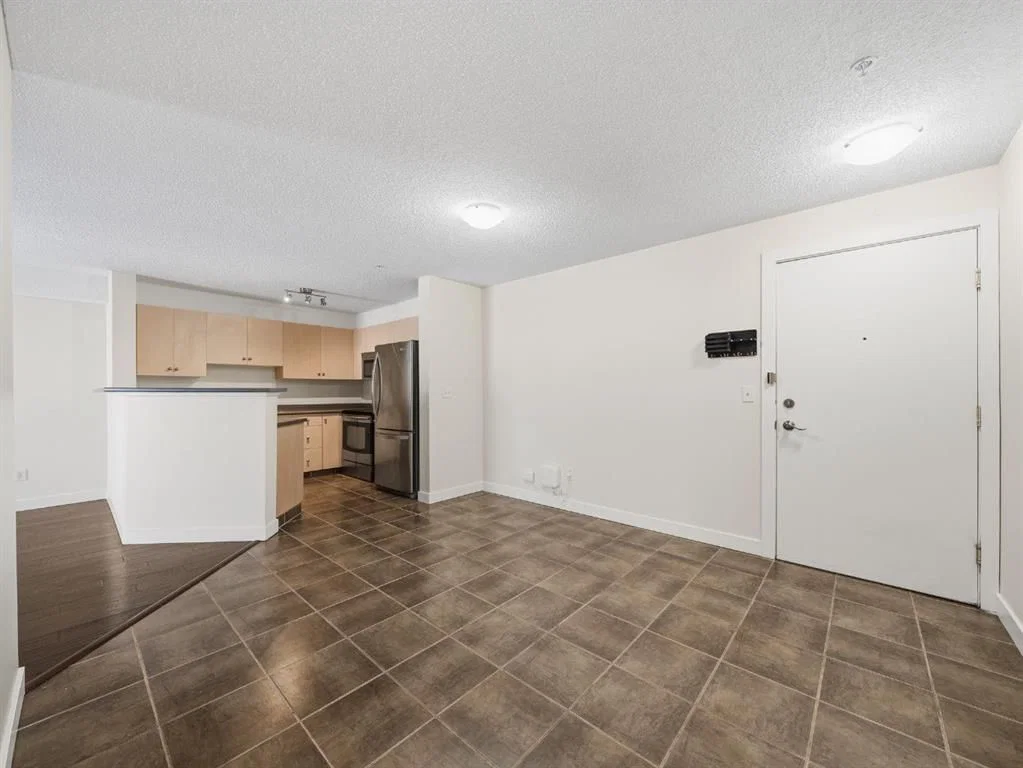 203, 4000 Citadel Meadow Point NW, Calgary — photo 3 of 26