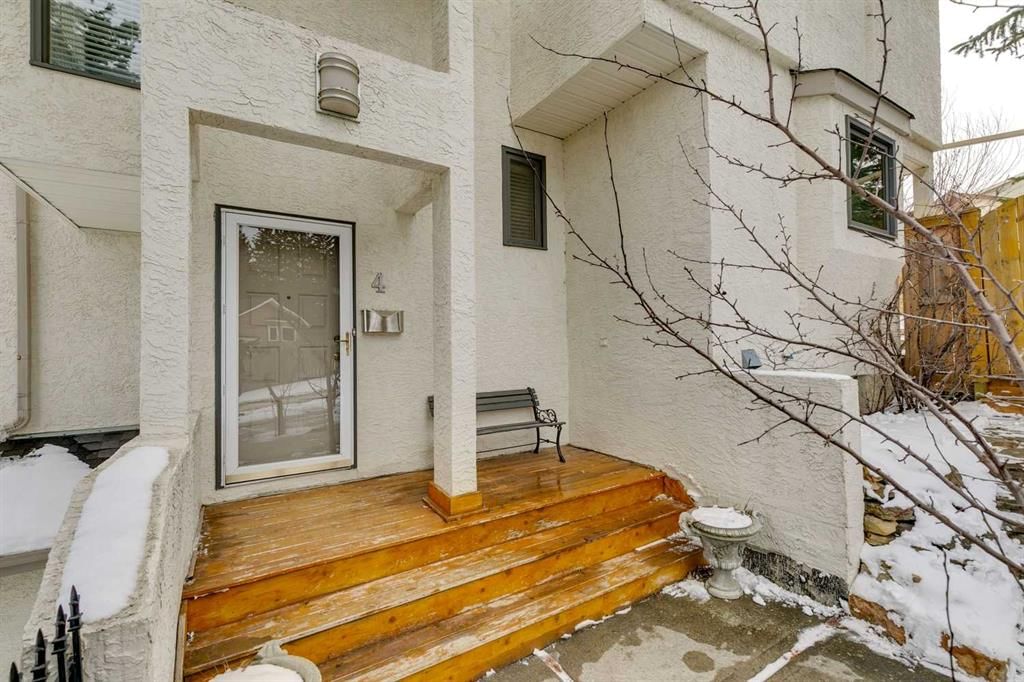 4 Coach Gate Court SW, Calgary — photo 3 of 37