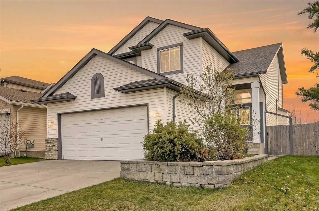 42 Tuscarora Way NW, Calgary — main listing photo