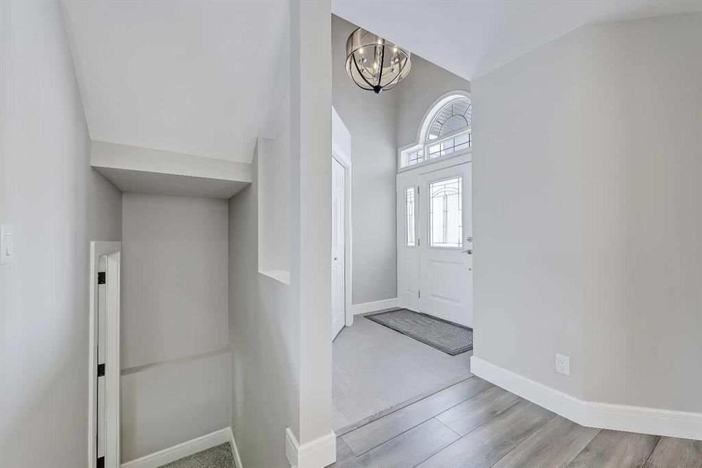 42 Tuscarora Way NW, Calgary — photo 5 of 50
