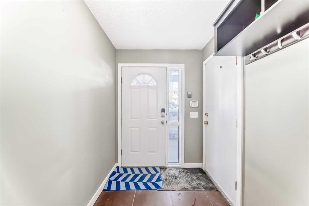 114 Killarney Glen Court SW, Calgary — photo 3 of 28