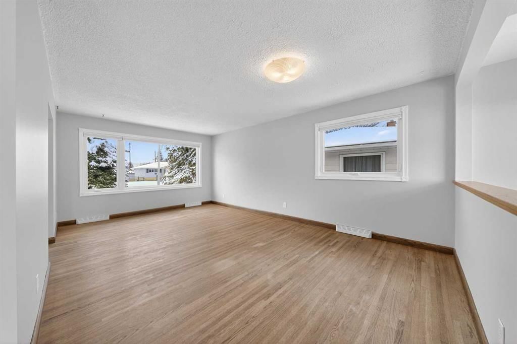 23 Hyslop Drive SW, Calgary — photo 5 of 37
