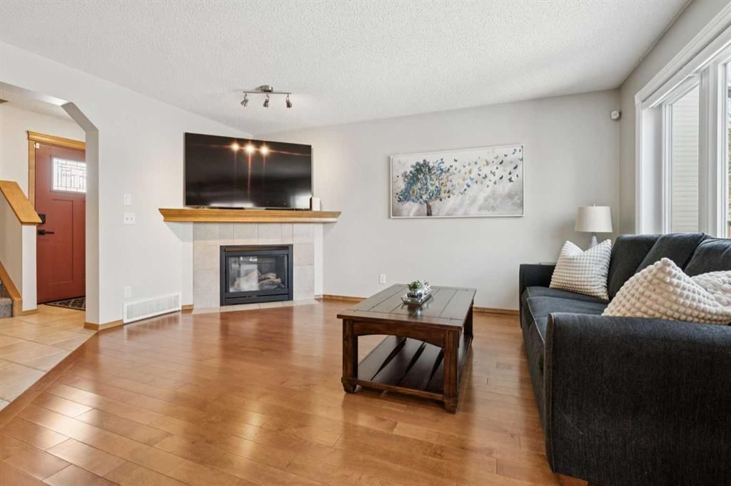 142 Cranfield Crescent SE, Calgary — photo 3 of 49