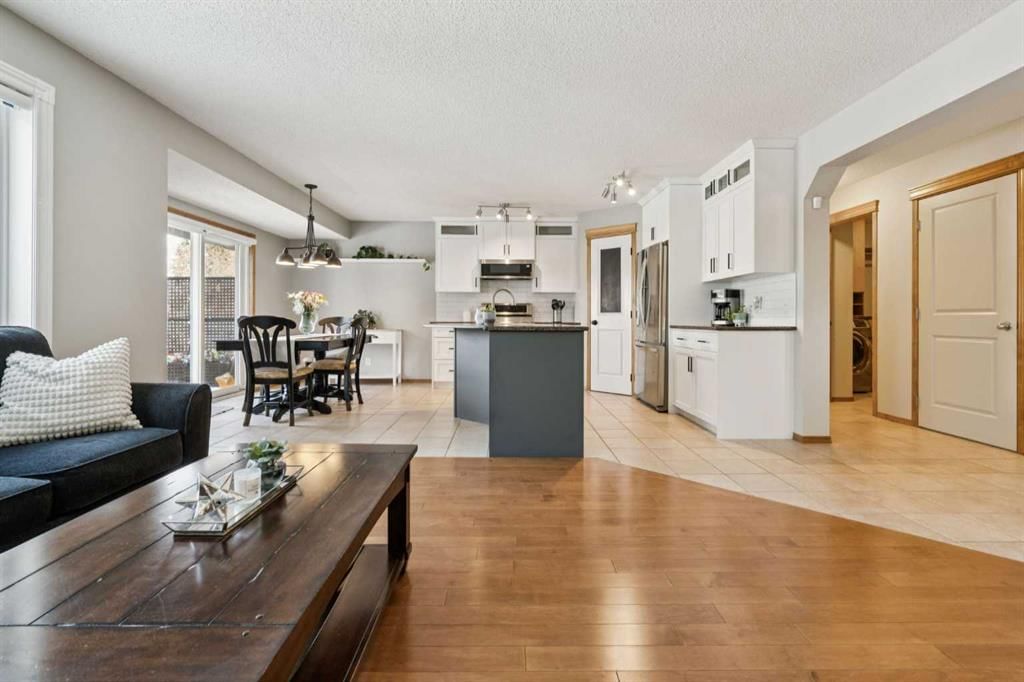142 Cranfield Crescent SE, Calgary — photo 5 of 49