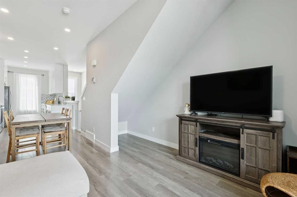 579 Evanston Link, Calgary — photo 4 of 35