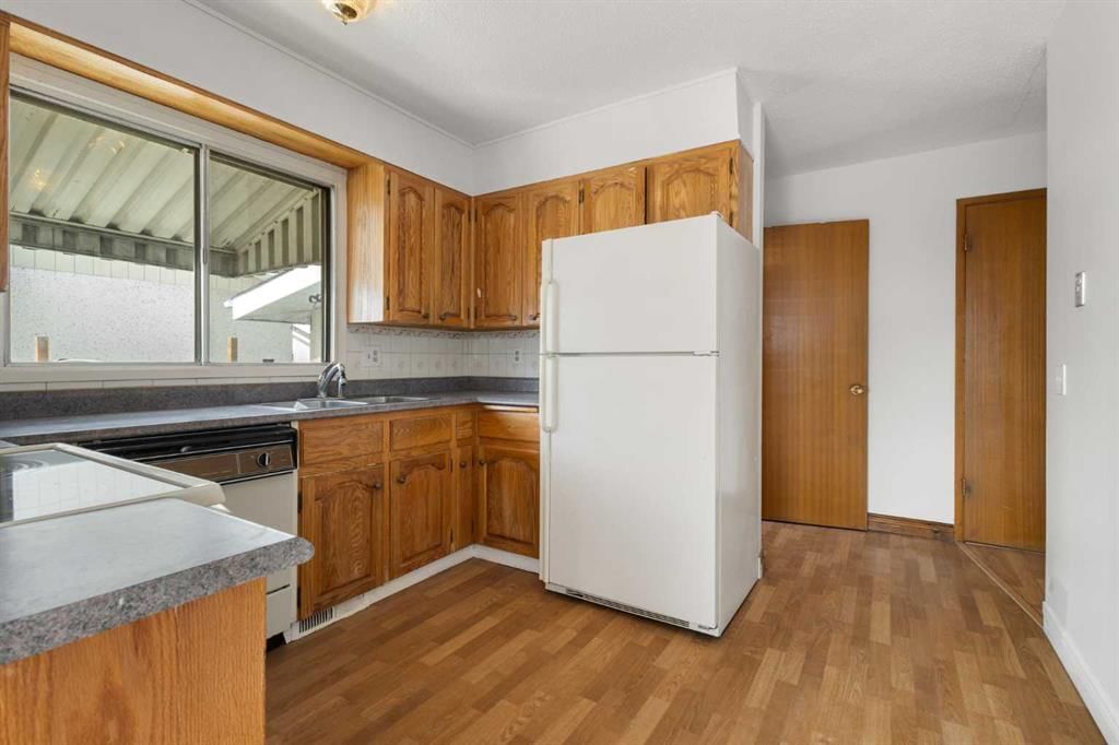 5216 Marian Road NE, Calgary — photo 5 of 26