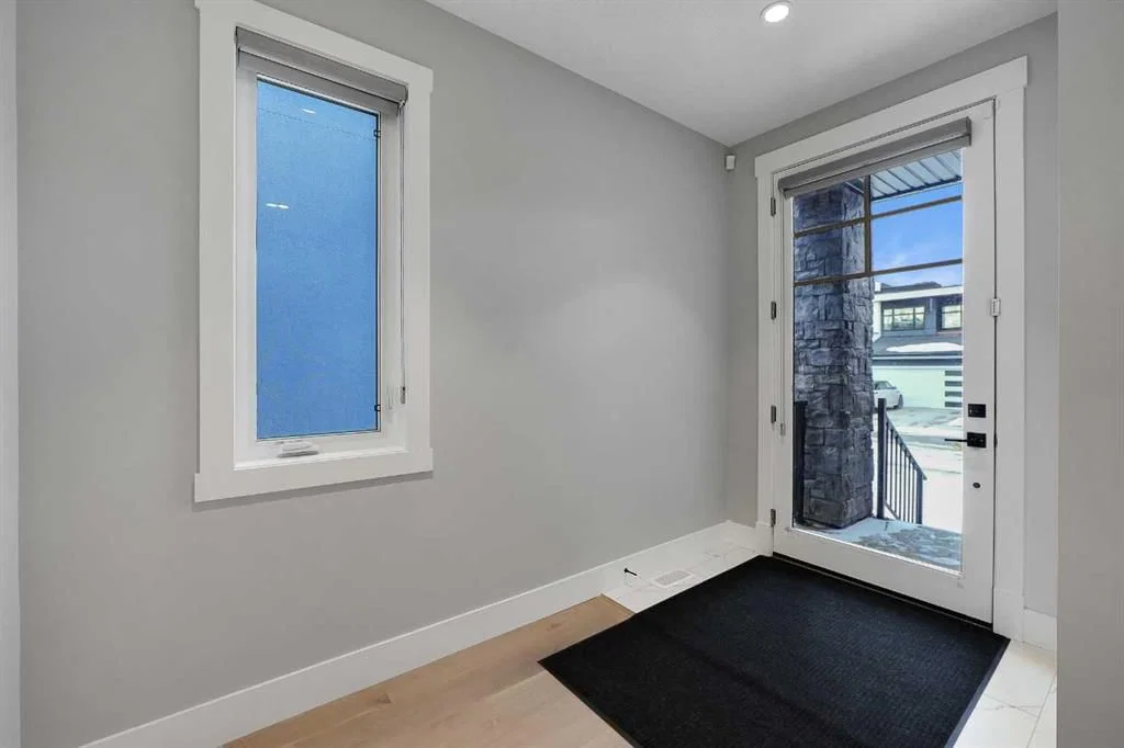 106 Rock Lake Heights NW, Calgary — photo 2 of 31
