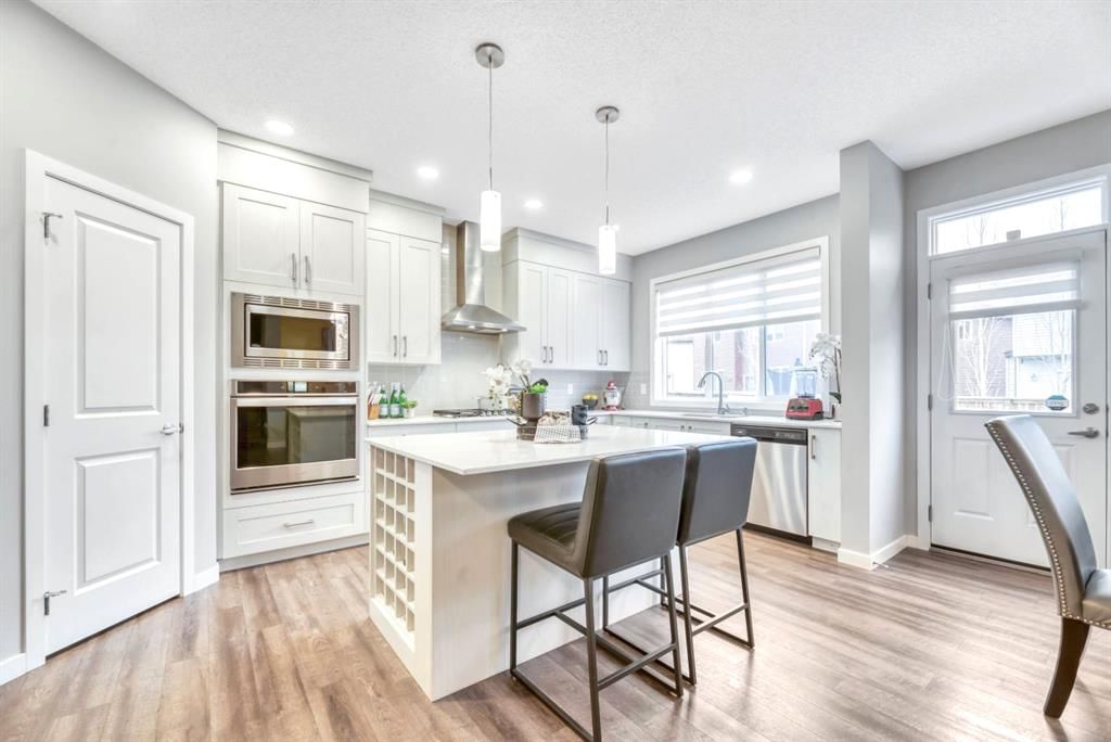 63 Walgrove Way SE, Calgary — photo 3 of 49
