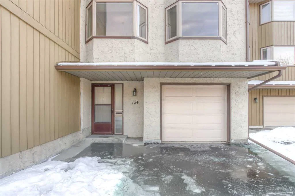 134 Glamis Terrace SW, Calgary — photo 2 of 45