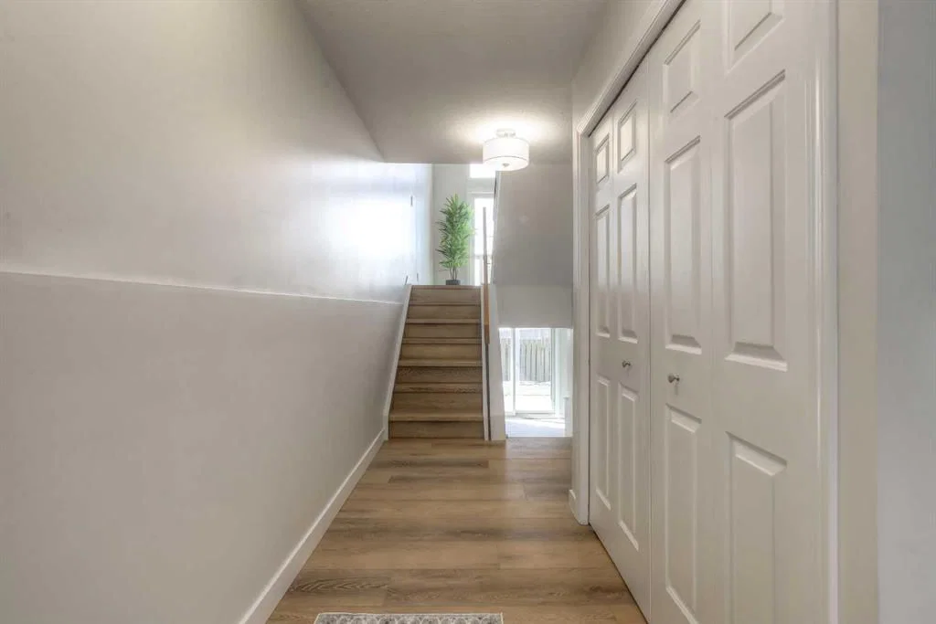 134 Glamis Terrace SW, Calgary — photo 3 of 45