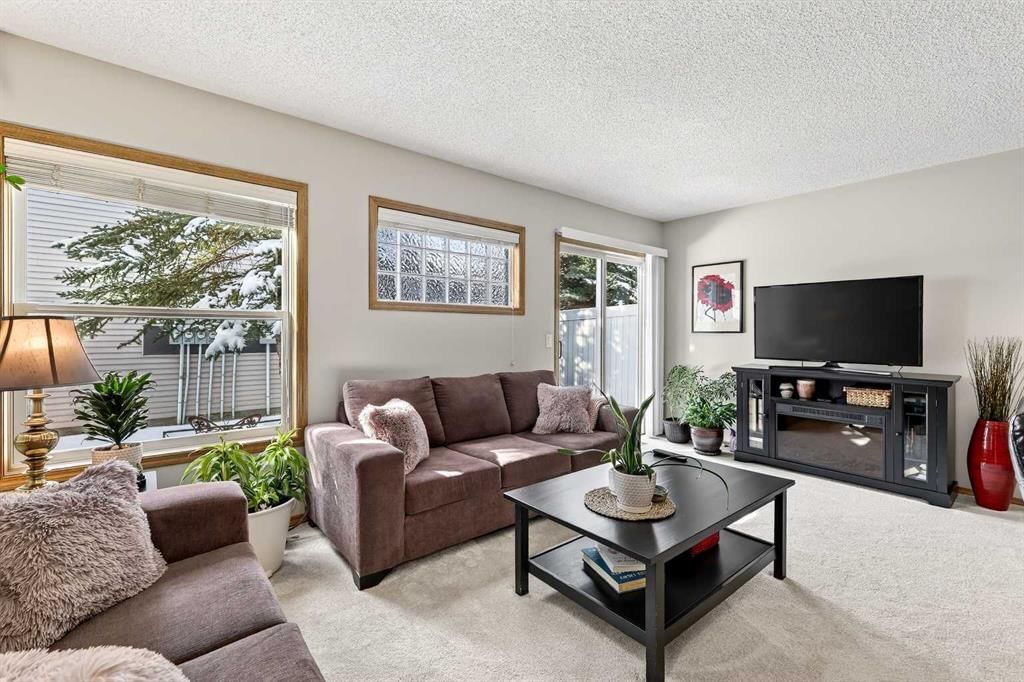 245 Millview Green SW, Calgary — photo 3 of 34