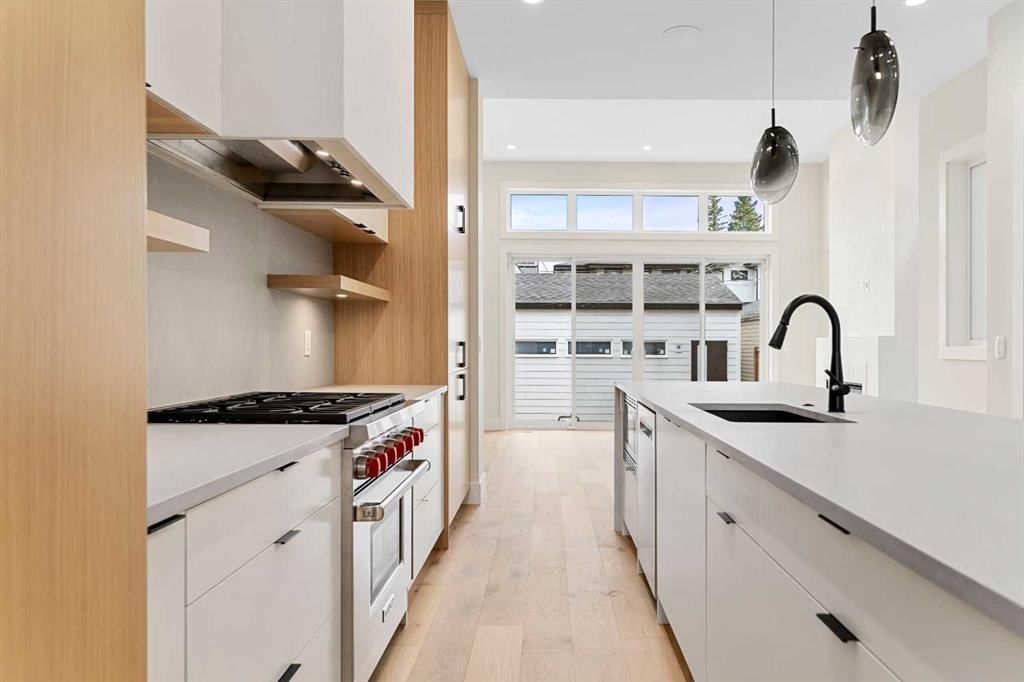1602 30 Avenue SW, Calgary — photo 3 of 9