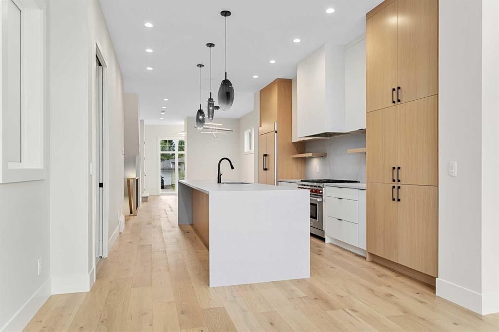 1602 30 Avenue SW, Calgary — photo 4 of 9