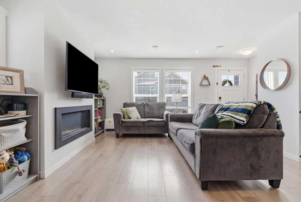 479 Cranbrook Square SE, Calgary — photo 4 of 45