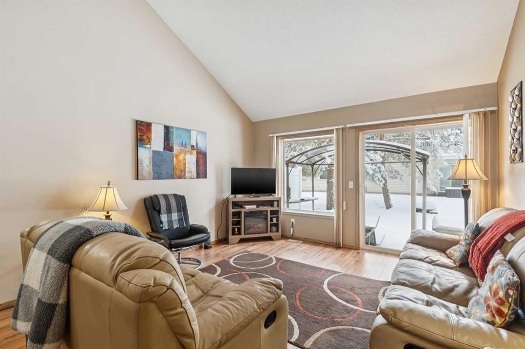 53 Somervale Point SW, Calgary — photo 2 of 32
