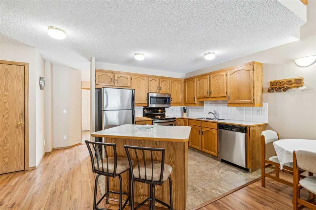 53 Somervale Point SW, Calgary — photo 5 of 32