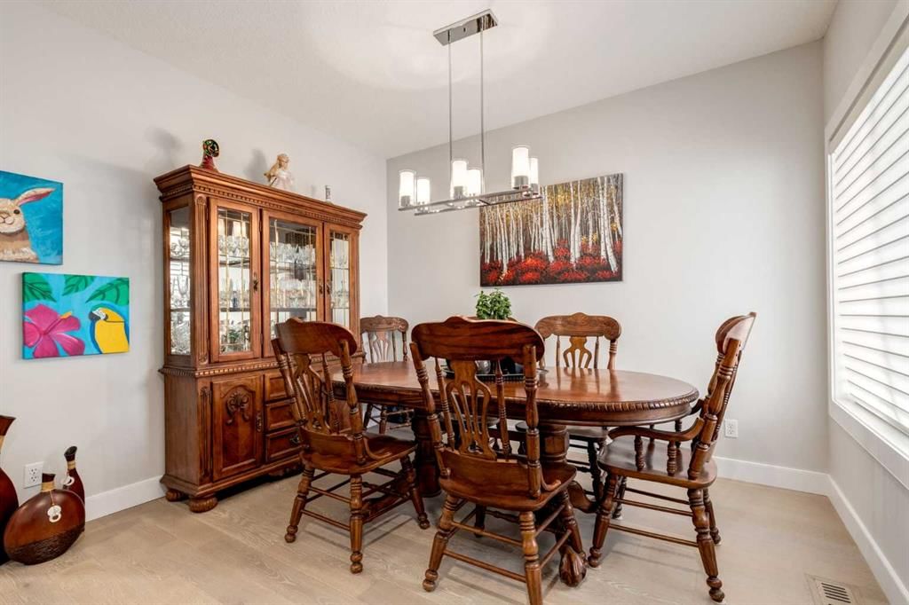 163 Cougarstone Court SW, Calgary — photo 5 of 38