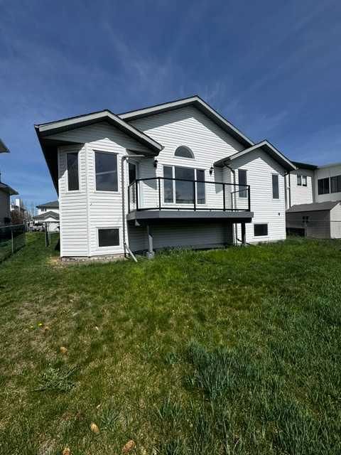 228 Woodside Crescent NW, Airdrie — photo 2 of 49