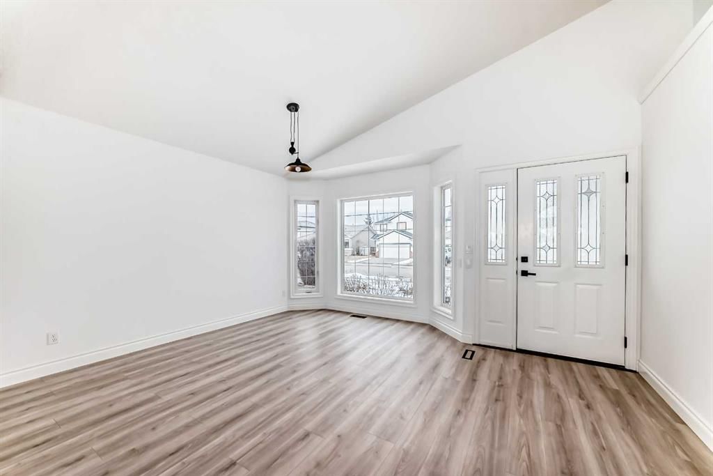 228 Woodside Crescent NW, Airdrie — photo 4 of 49