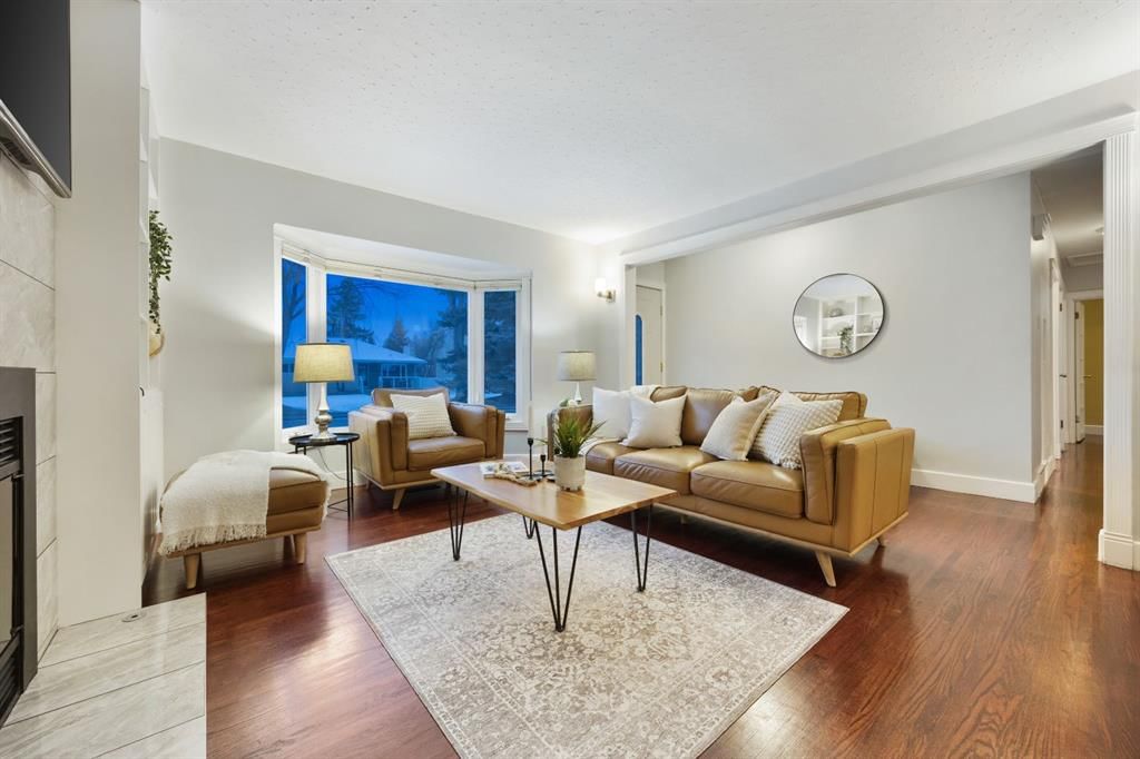 35 Grafton Drive SW, Calgary — photo 4 of 30