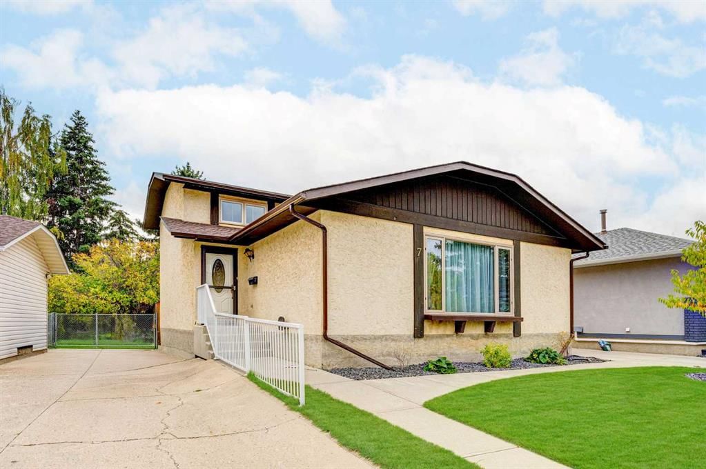 7 Woodmont Rise SW, Calgary — main listing photo