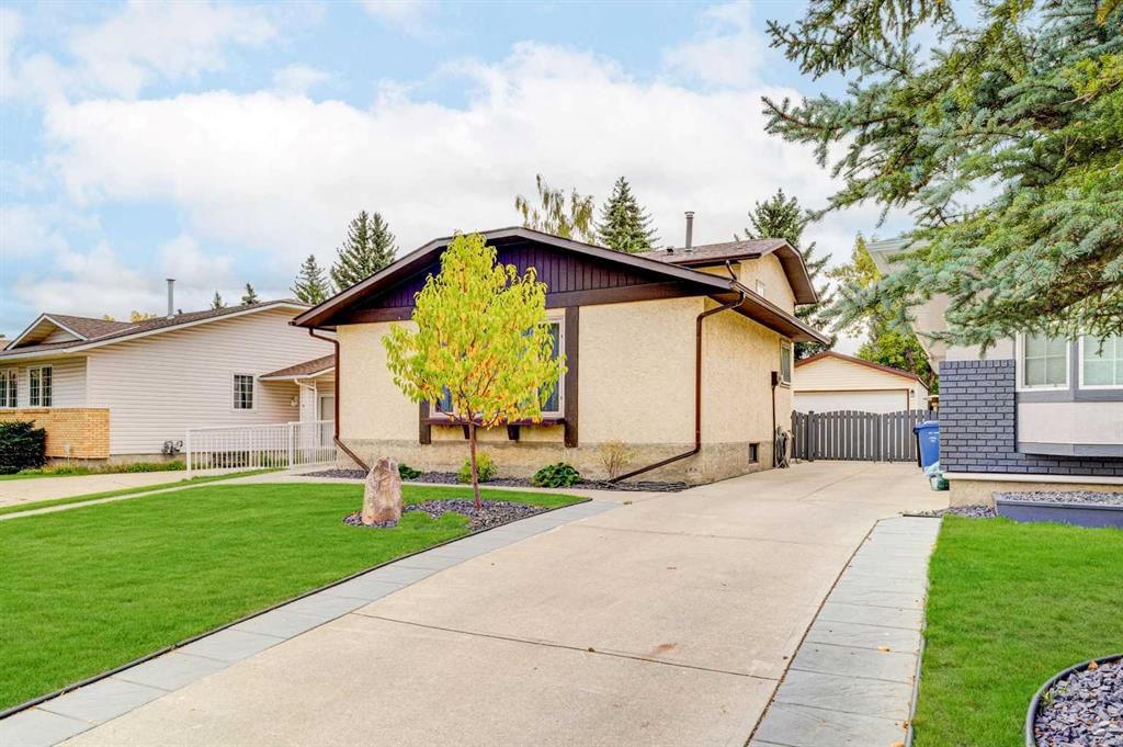 7 Woodmont Rise SW, Calgary — photo 2 of 50