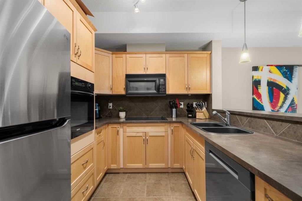 117, 60 Royal Oak Plaza NW, Calgary — photo 3 of 27