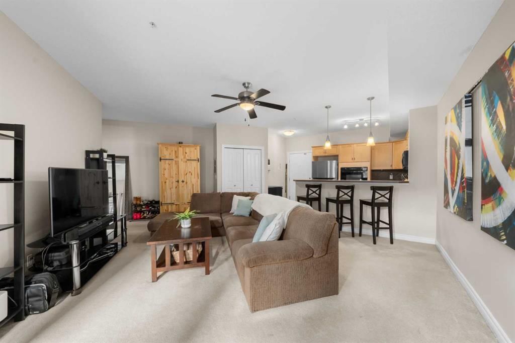117, 60 Royal Oak Plaza NW, Calgary — photo 4 of 27