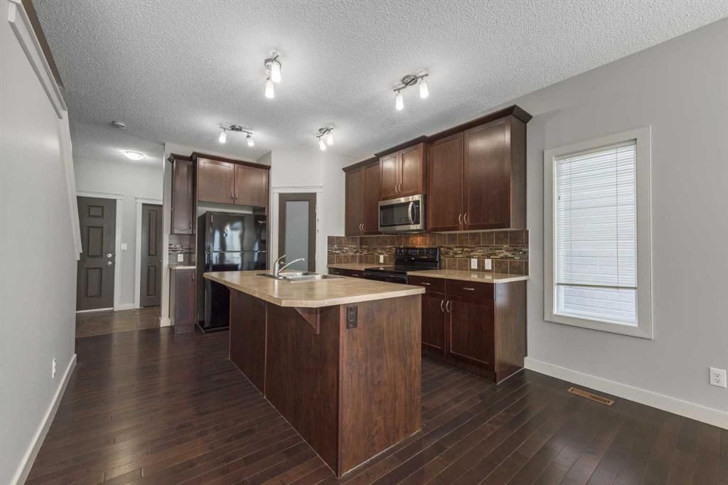 124 Evanscove Manor NW, Calgary — photo 4 of 37