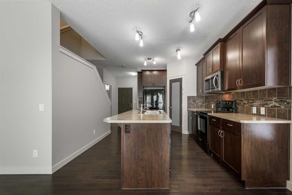 124 Evanscove Manor NW, Calgary — photo 5 of 37