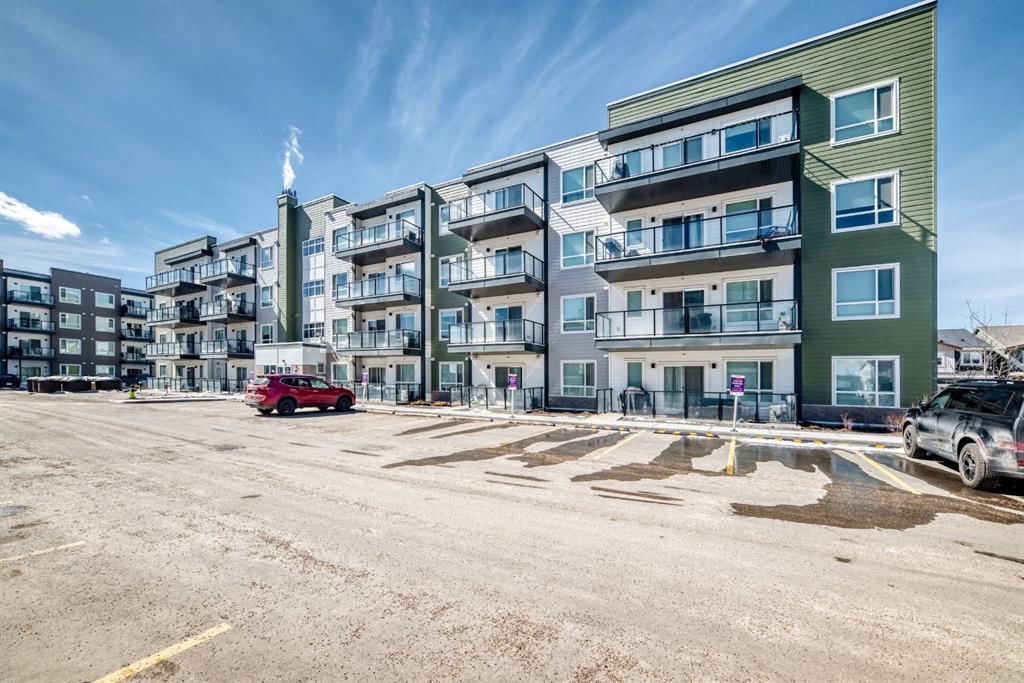 1402, 33 Carringham Gate NW, Calgary — photo 4 of 48
