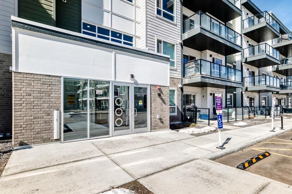 1402, 33 Carringham Gate NW, Calgary — photo 5 of 48