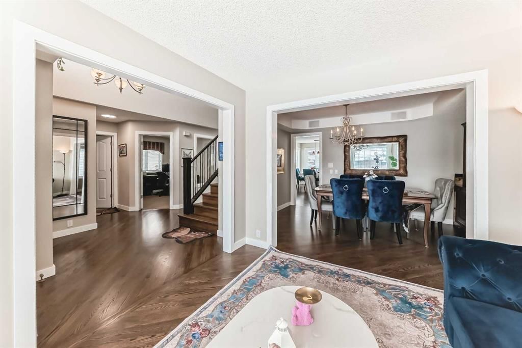 212 Sienna Park Drive SW, Calgary — photo 4 of 40
