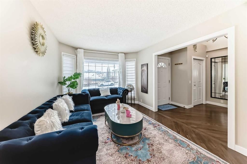 212 Sienna Park Drive SW, Calgary — photo 5 of 40