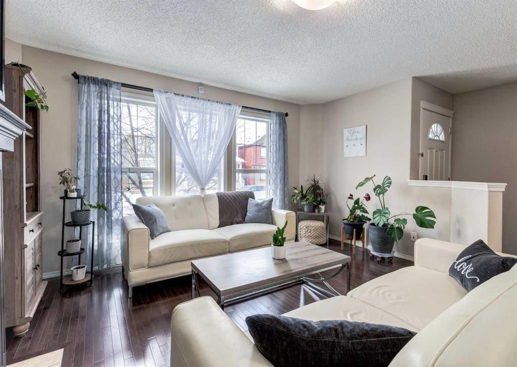 38 Autumn Crescent SE, Calgary — photo 4 of 41