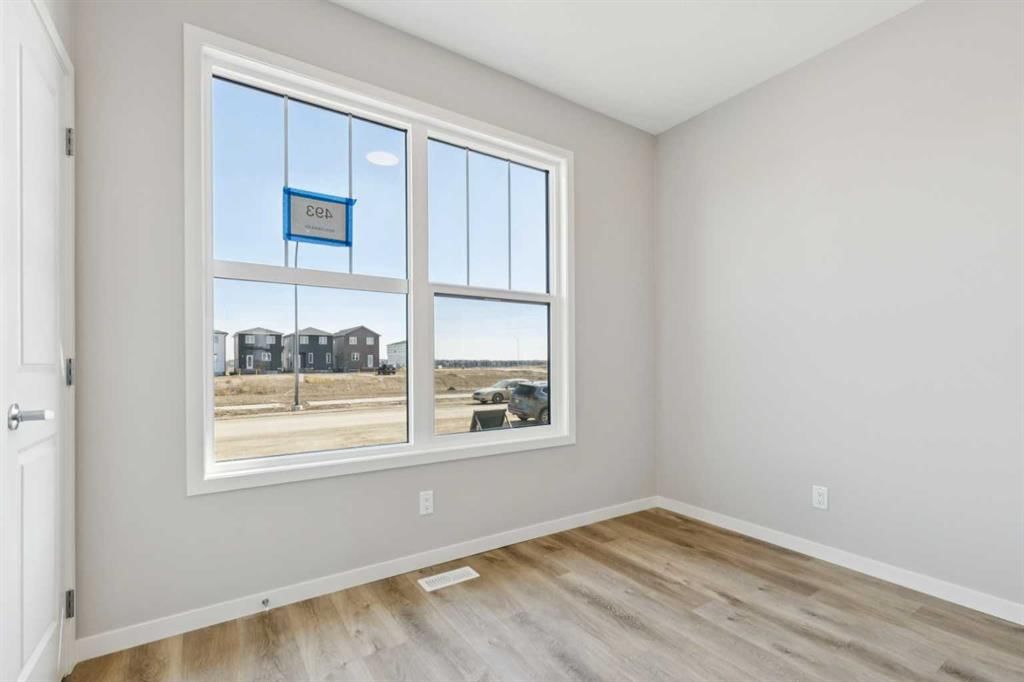 493 Hotchkiss Drive SE, Calgary — photo 4 of 31