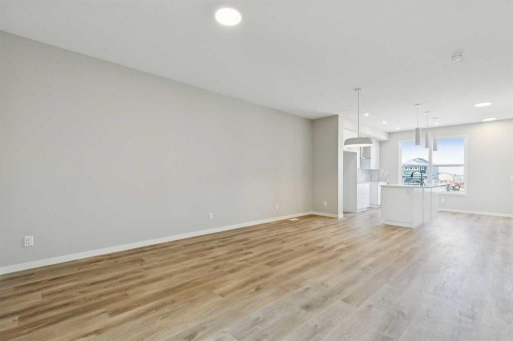 493 Hotchkiss Drive SE, Calgary — photo 5 of 31