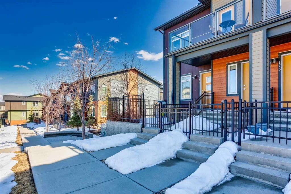 175 Sage Bluff Circle NW, Calgary — photo 4 of 32