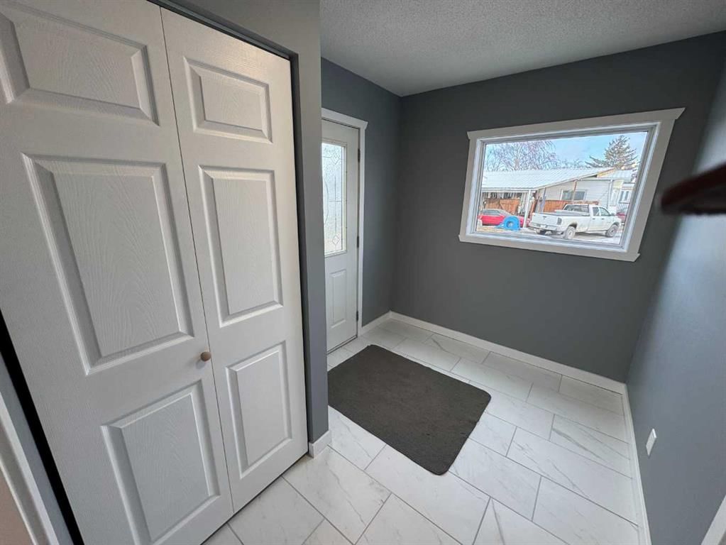 470, 3223 83 Street NW, Calgary — photo 4 of 18
